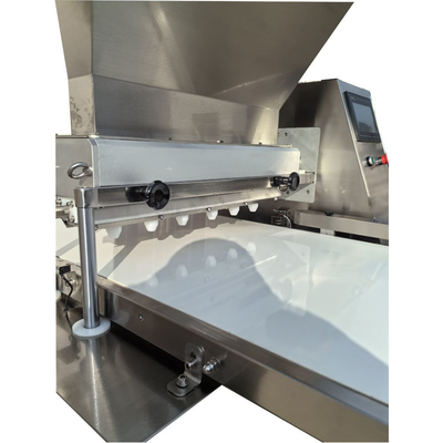 The Multi-head Cake Filling Machine Can Be Used in Conjunction with the Oil Spraying Machine and the Granule Spreading Machine.
